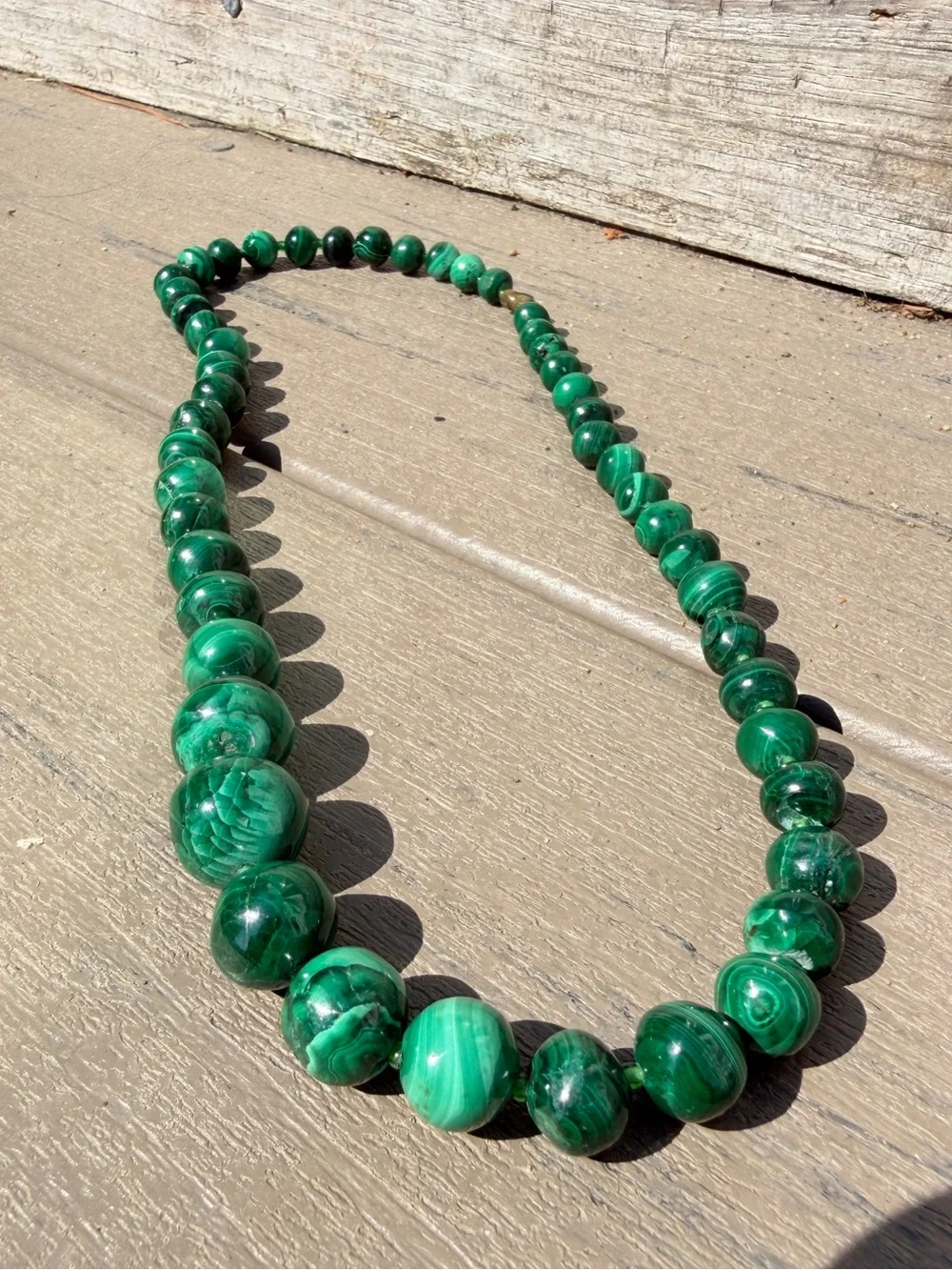 18” Vintage graduated malachite and seed bead necklace w/ gold tone clasp!